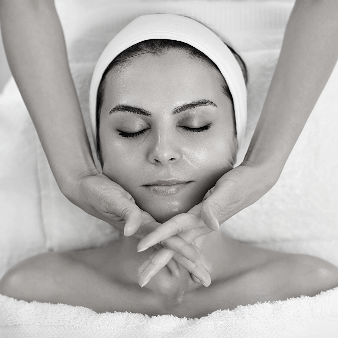 Comment rajeunir mon visage de manière naturelle ?